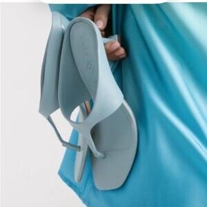 NWOB Katy Perry The Oceanside Low Thong Sandal - Blue - Size 8.5